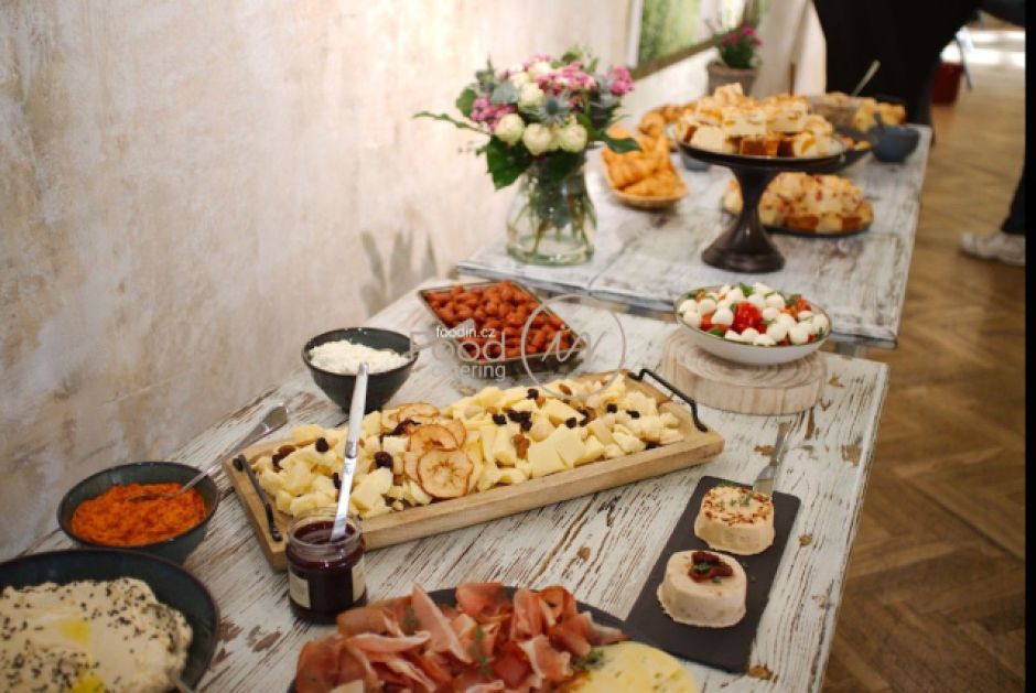 Foodin catering ve Smetana Q